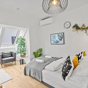 Apartament 1 Min To Public Transport - 3 Min To Supermarket And Pharmacy - On-site Parking For 19,90 Eur, Viena